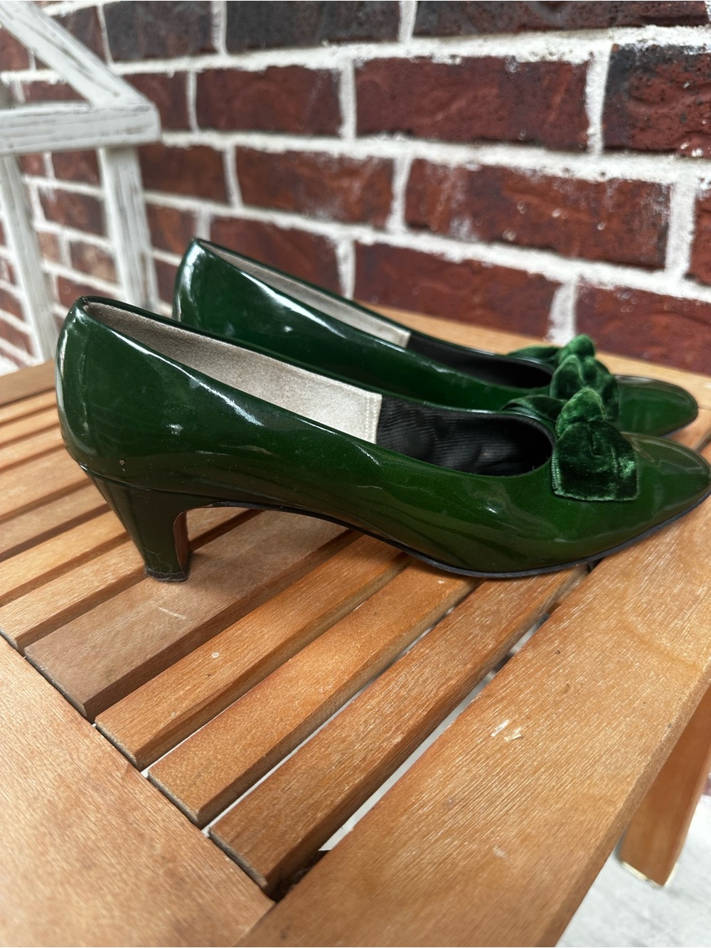 Green vintage  Patent Mid-Heel Pumps with Velvet Bow